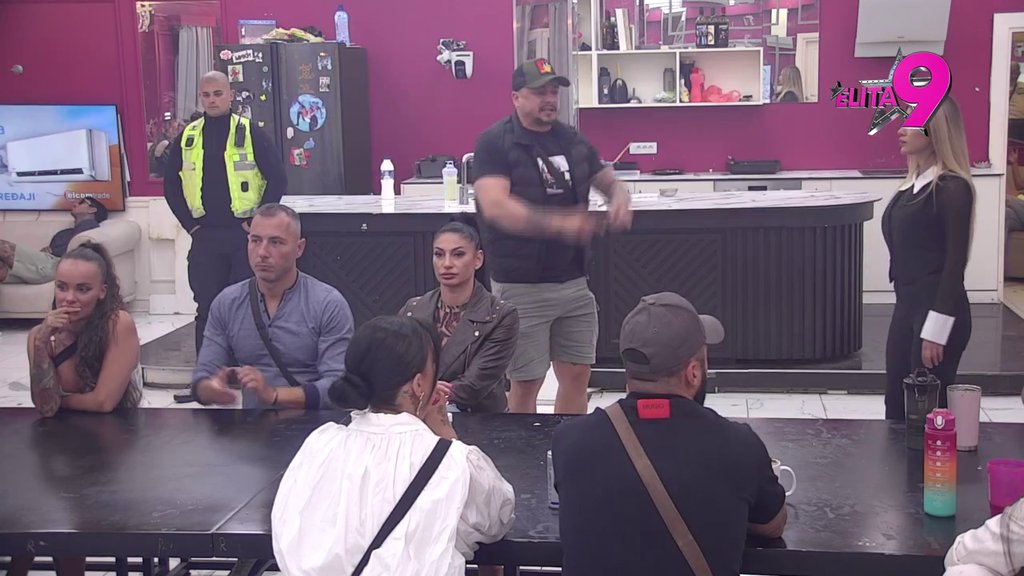Tresu se zidovi Bele kuće! Terza dao svoj sud o Dačinoj podeli budžeta, Viktor ga izvređao kao nikad (VIDEO)