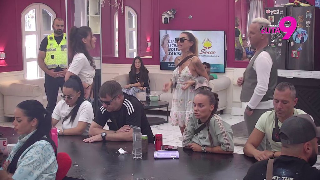 Blatiš druge majke jer nemaš majku! Aneli prešla sve granice, fanovi osudili Ahmićku zbog nikad GNUSNIJIH UVREDA upućenih Boginji! (VIDEO)