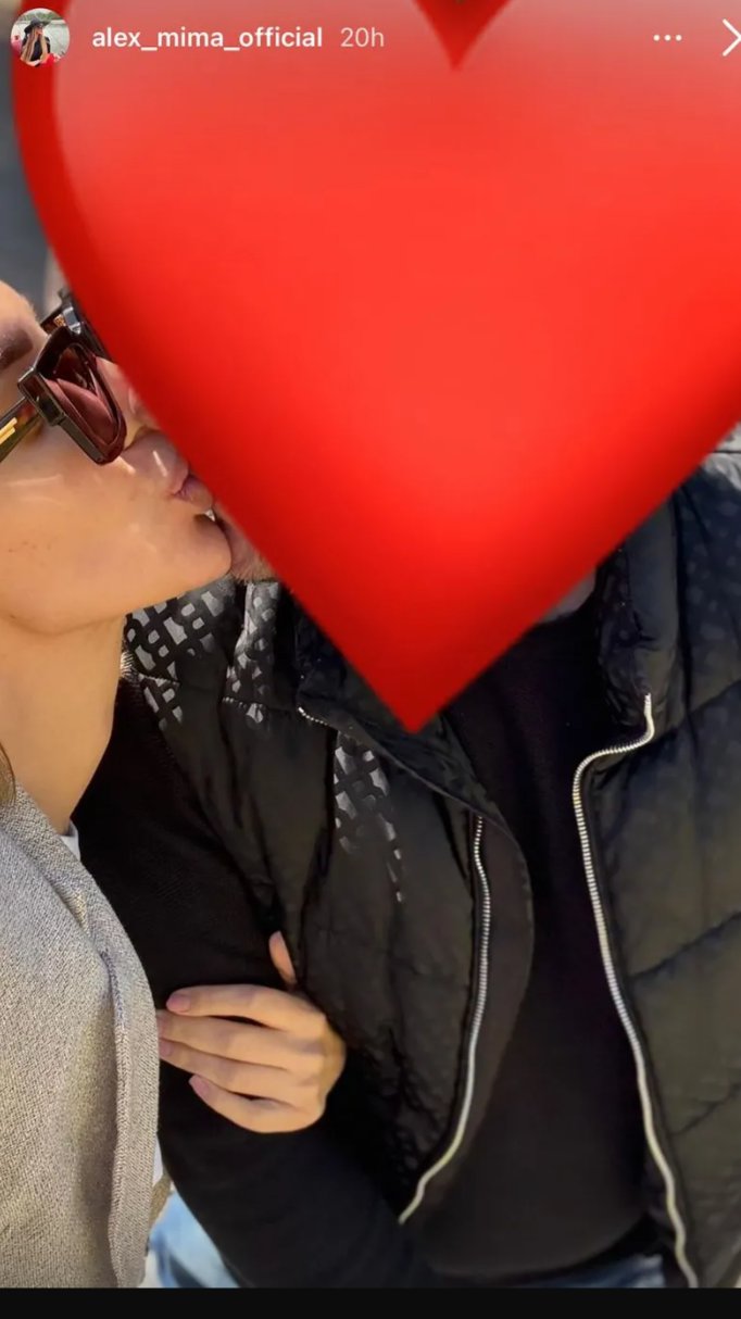ALEKS NIKOLIĆ SE VERILA: Odmah pokazala prsten, a evo šta je poručila (FOTO)
