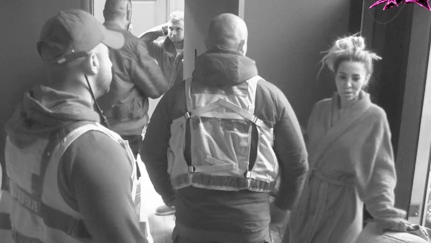 Obezbeđenje na sve strane! Aneli uletela u hotel nakon Laurine i Đukićeve akcije, pa ga raskrinkala: Upoznao si Noru, nisi je pogledao DVA SATA (VIDEO)