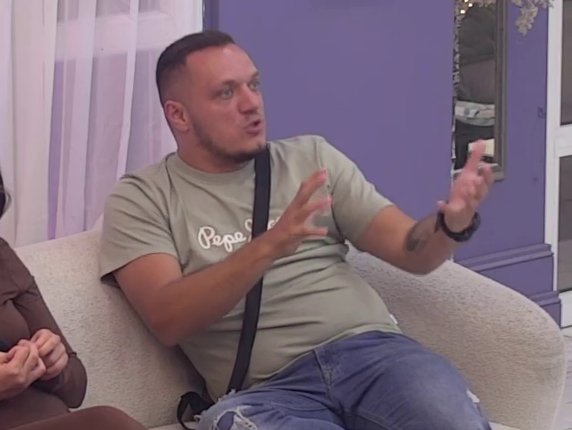OVAJ KOMPLET JE ZNAK DA SE HELGA VRAĆA: Anđela priznala da više ništa ne može da je dotakne, Gastoz ŠOKIRAN njenim ponašanjem: Ponašaš se kao mućak, a ne kao jaje! (VIDEO)