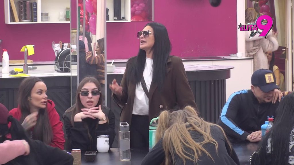 Sad ću da te pljunem, slomiću ti naočare! Žestoka svađa Jakšićke i Bore, OBEZBEĐENJE IH OPKOLILI! (VIDEO)