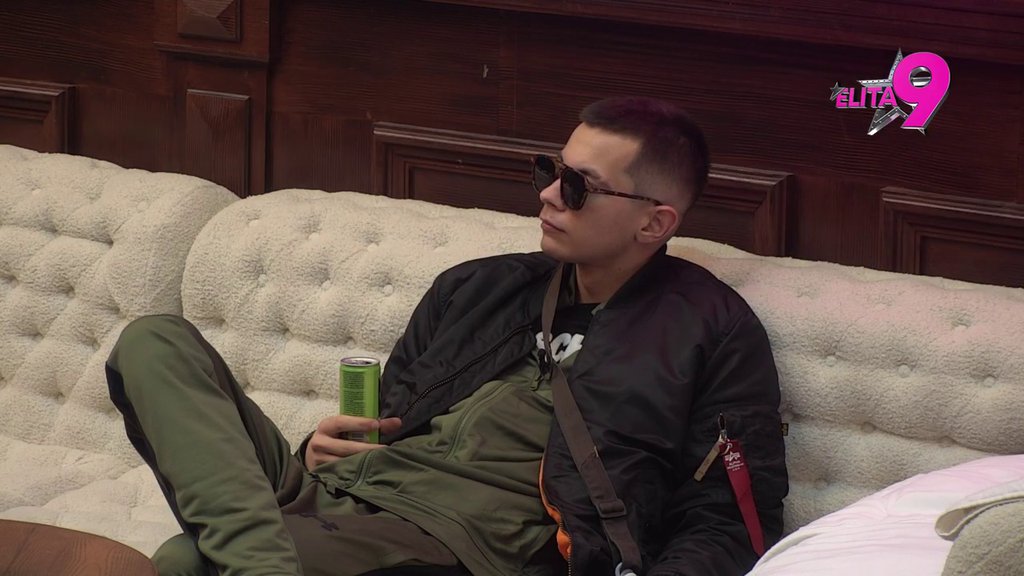 Ni ne sluti da će je uskoro ugledati na vratima Bele kuće! Evo šta radi Nerio, ne znajući da Hana večeras ulazi u Elitu 9 (VIDEO)