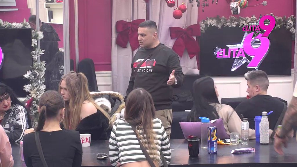 Umislila da je iznad svih: Teodora se zbog Bebičine podrške osilila, pa pokušala da isponižava Ivana Marinkovića (VIDEO)