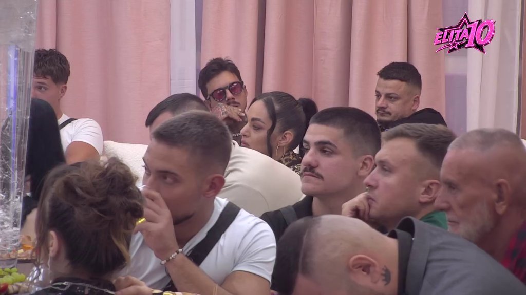 Veliki šef poslao prvo pismo u Elitu: Milan Milošević ga pročitao, takmičari pomno slušaju! (VIDEO)