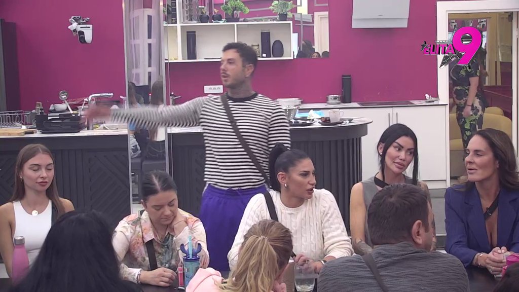 KONZUMIRAĆEMO SE PO POTREBI: Vanja puca od ponosa što je završila sa Filipom u krevetu, Sara je proglasila UTORAK devojkom (VIDEO)