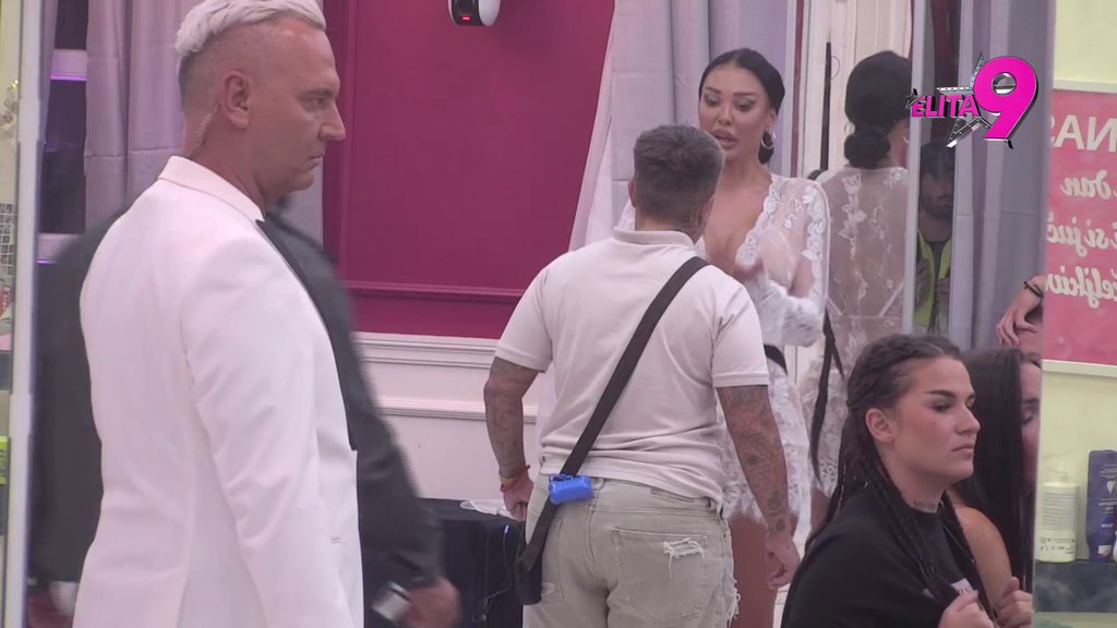 Osetila sam stari poznati pogled koji se nije desio ovde: Teodora smatra da je Asmin ciljano sačekao Staniju ispred Odabranih! (VIDEO)