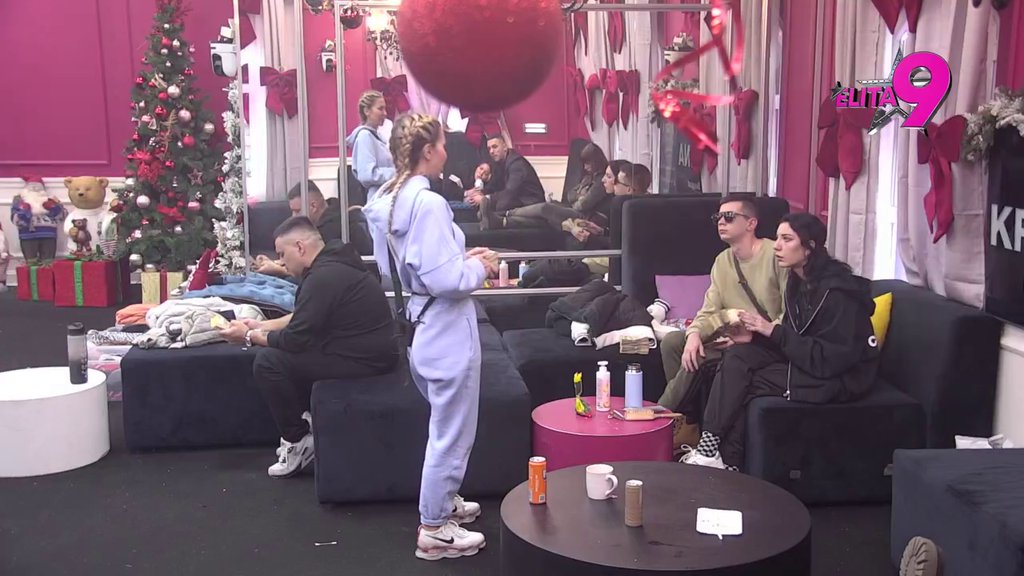 Hteli ste da prebacite loptu na nas! Aneli uništila Anitu, a onda se obratila Hani: Objavi to na sajtu za odrasle! (VIDEO)