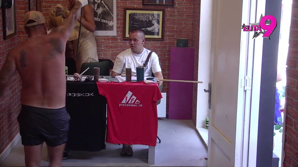 Skandal kakav se ne pamti: Luka iznemoći uleteo sa zmijom u radio, pa krenuo na Kačavendu, a trudna Anita umire od smeha! (VIDEO)