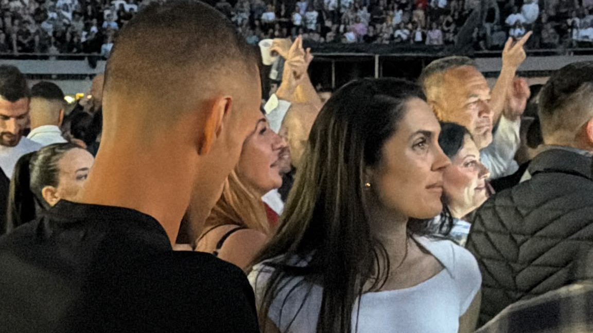 PINK.RS PAPARACO! Milica Mandić sa suprugom Markom uživa u hitovima devedestih, pogledajte u kakvom izdanju smo ih uhvatili! DALI SEBI ODUŠKA! (VIDEO)