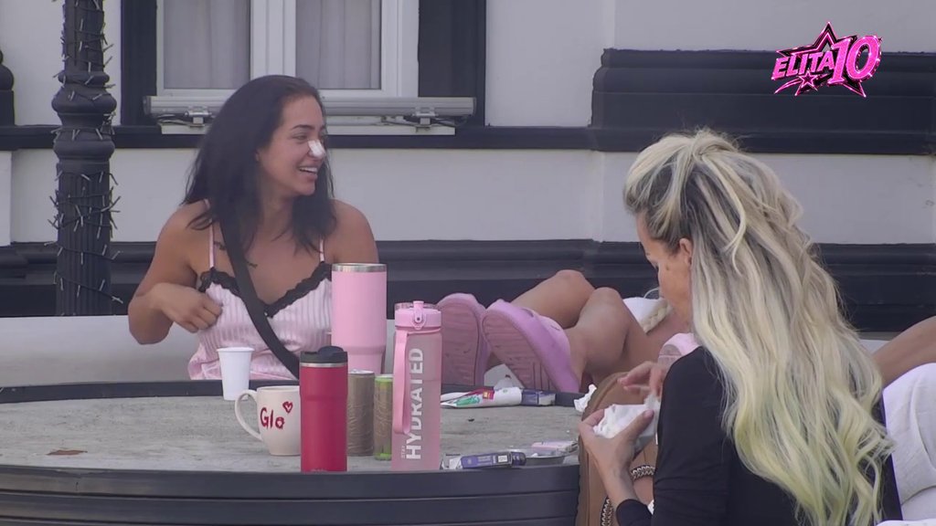 Ne želi da odustane od svoje namere:  Laura ne gubi nadu da će Đukić ozvaničiti vezu sa njom, Glorija joj dala vetar u leđa (VIDEO)