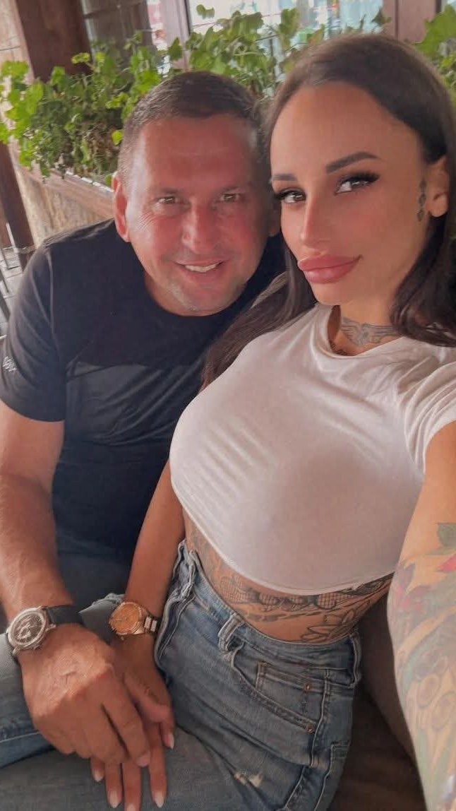 TUŽILA SAM TU MATORU DRTINU, JUNEĆU GLAVU! Teodorina majka brani ćerku od Takija: Nek taj klošar vodi svoje dete na kiretaže!