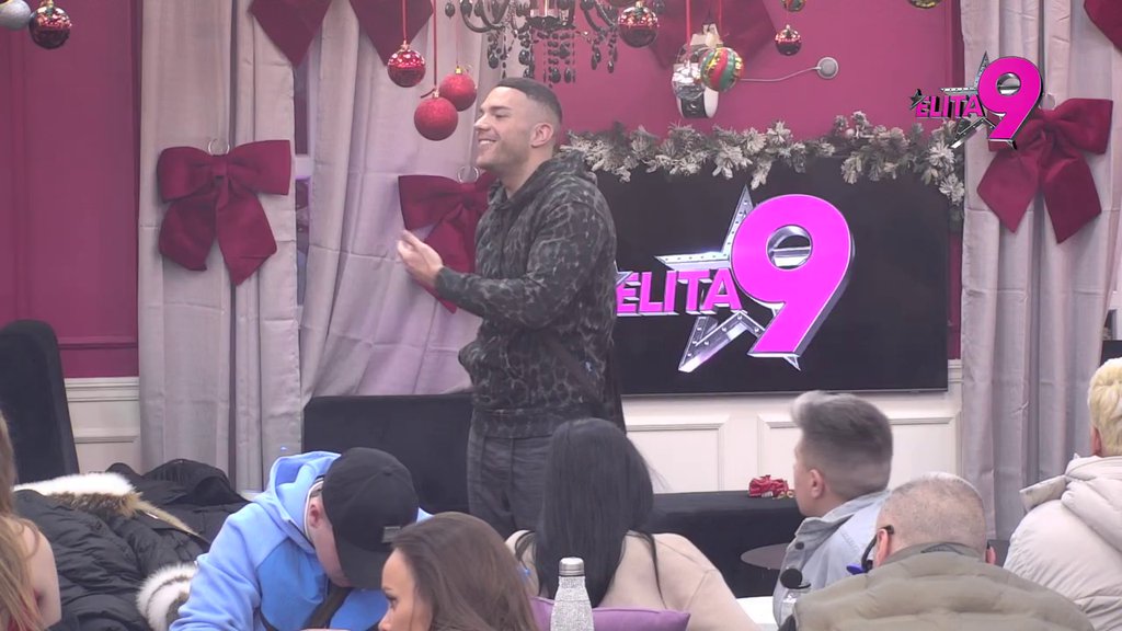 Iz ovog osmeha svašta može da se rodi: Aneli procvetala nakon klipa sa Anđelom, pa bacila udicu na njega! (VIDEO)