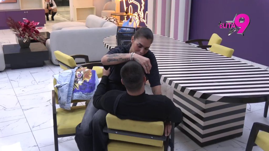 Ostala bez trunke dostajanstva: Mina moli Viktora za mrvu ljubavi, on sedi kao kip, ne može da je gleda očima (VIDEO)