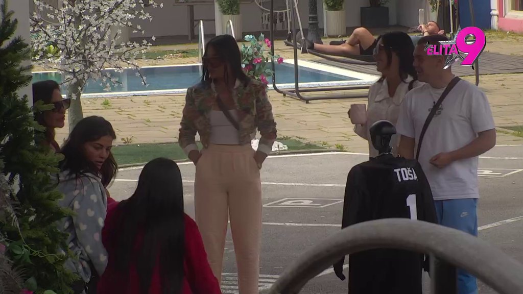 Dok joj Terza SPREMA DORUČAK, Sofija razmišlja o Danetu i njegovim poklonima: Sam se seti, ne mora ništa da traži! (VIDEO)