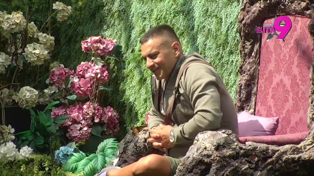 Kad joj vidim čelo, ocrtaju joj se venice, znam da plače... Bebica otvorio dušu i otkrio šta će dalje raditi sa Teodorom, a onda odao tajnu: Anđelo je ODLEPIO za Stanijom, meri joj stopala! (VIDEO)