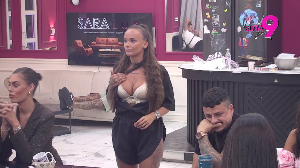 Osetila sam stari poznati pogled koji se nije desio ovde: Teodora smatra da je Asmin ciljano sačekao Staniju ispred Odabranih! (VIDEO)