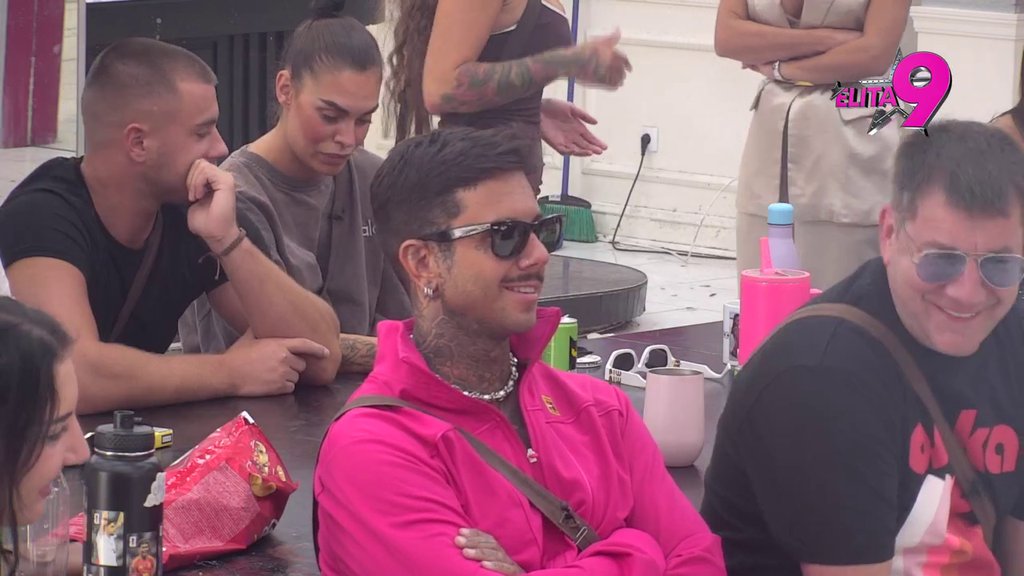 Majine gaće su završile na mojoj glavi: Bebica sa knedlom u grlu priča o Đukićevim uspomenama, Ivan video filmsu ljubav između njega i Marinkovićeve! (VIDEO)