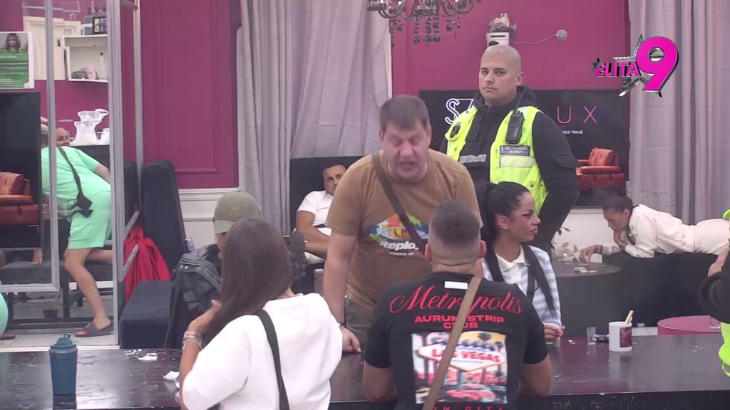 Urnebesno ratovanje Anđela i Ivana: Pala opkala za superfinalnu noć, Bela kuća plače od smeha! (VIDEO)