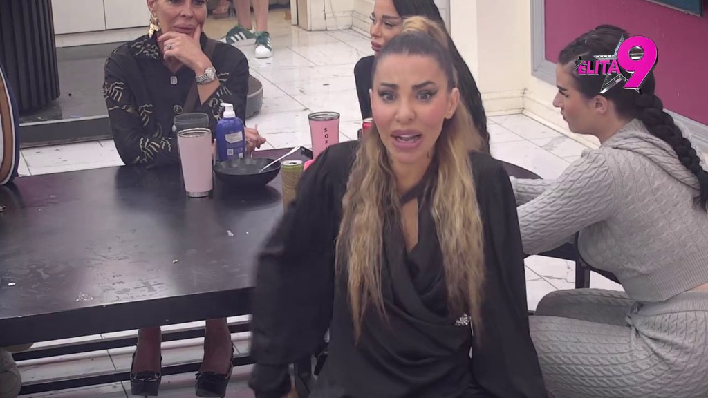 Poslao mi je ljude da me uhode, razlupali su mi auto: Aneli žestoko opela po Asminu, on izneo sve o Grofičinim MUTNIM POSLOVIMA (VIDEO)