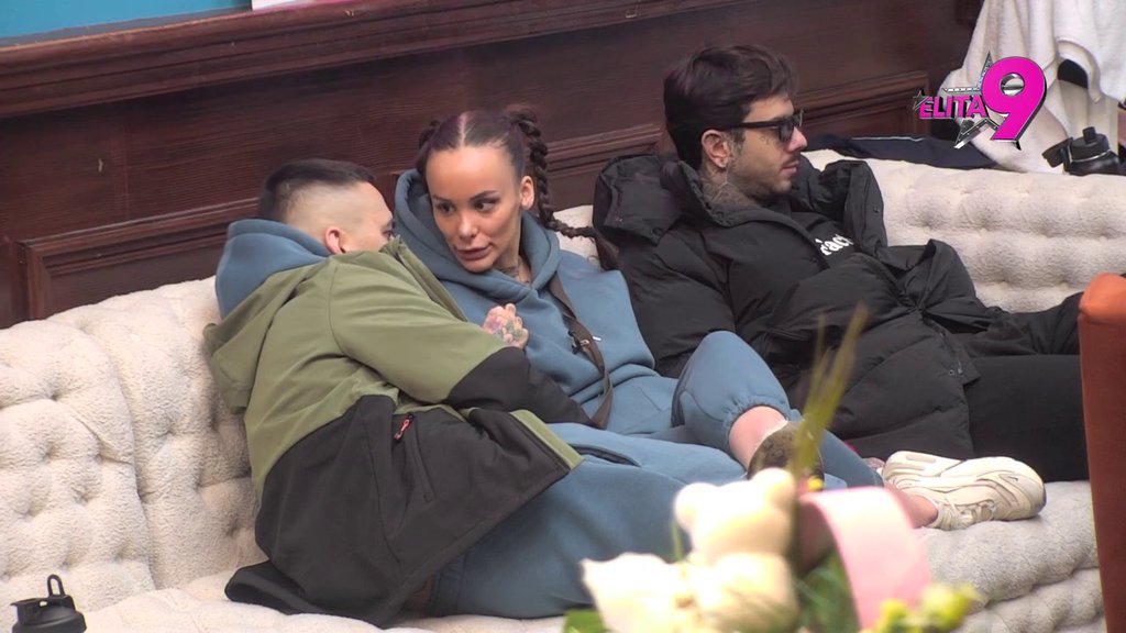 Ubacio u petu: Bebica nikako ne posustaje, Teodori sve više i više ispira mozak na Đukićeve oči! (VIDEO)