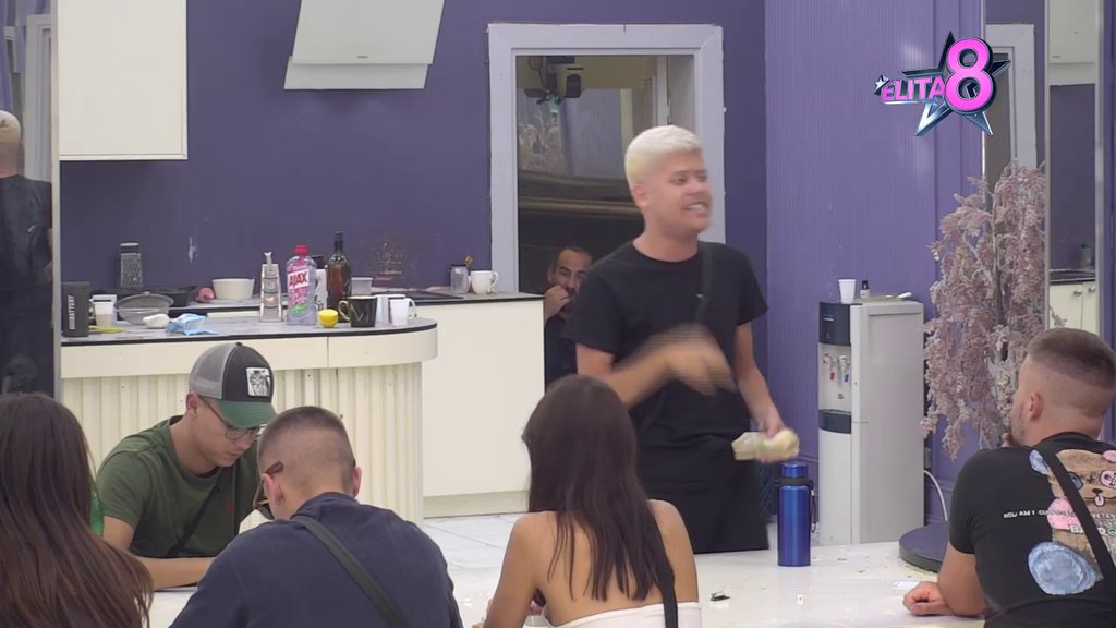 BUKTI RAT! Ivan i Kačavenda ušli u žestok klinč, pa Stanić rešio da joj bez dlake na jeziku kaže šta misli!   (VIDEO)