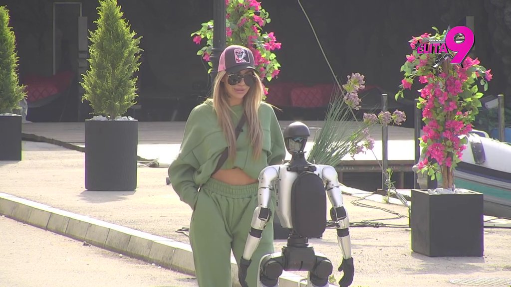 Ako popijem mogu Luku i da prevarim... Aneli otvorila dušu Toši, odmah pokazala ljubomoru: Pala je opklada oko jedne stvari (VIDEO)