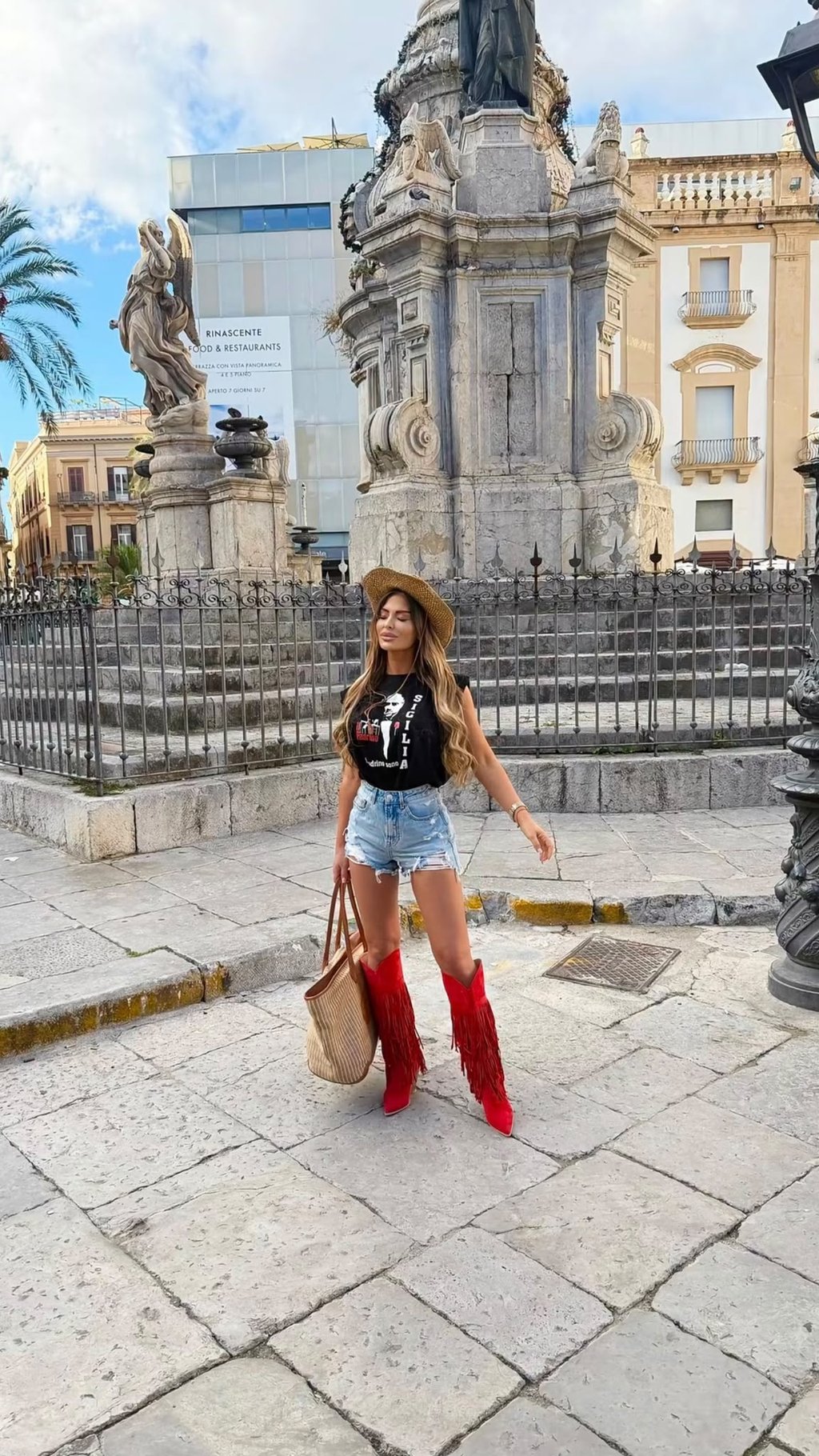 Ana Radulović otputovala iz Srbije, a tek da vidite u kakvom se stajlingu šrćka po Italiji (FOTO)