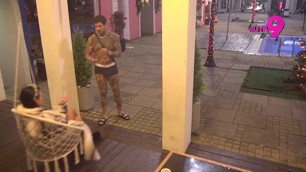 ANITA SE RASULA NA KOMADE: Plače i jeca na sav glas, dobila trajnu pedalu od Filipa! Posle ovoga nema nazad (VIDEO)