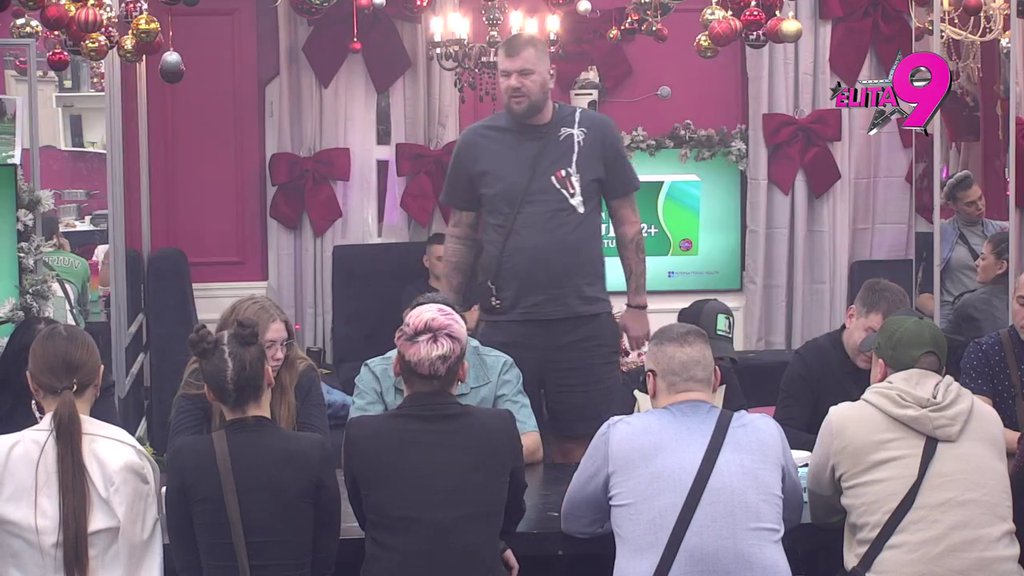 Slomio se na komade: Uroš nije mogao da ostane imun na Janjuševo izlaganje,   potopio Elitu krokodilskim suzama! (VIDEO)