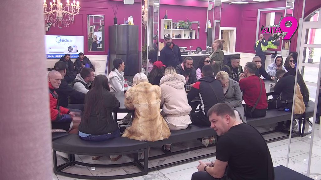 TENZIJA NE PRESTAJE: Luka i Uroš koriste svaki trenutak da jedan drugog počaste SOČNIM uvredama! (VIDEO)