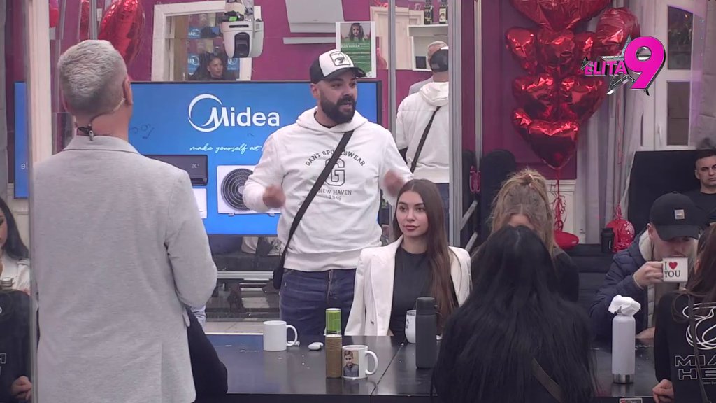 Ne vadi je iz usta: Luka opsednut likom i delom Aneli Ahmić, prati svaki njen korak i odnos sa Alibabom! (VIDEO)