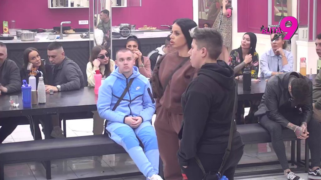 JEDAN POSTO NEPOVERENJA IZAZVALO RUSVAJ! Dragana popucala po šavovima nakon što je Matora istakla da bi joj dala PEDALU nakon saznanja da je imala reakciju na Janjuševo nabacivanje, pa krenula sa PREBACIVANJEM! (VIDEO)