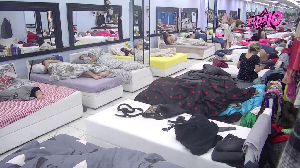 Nije fatamorgana! Miljana Ristić se probudila u Đukićevom zagrljaju, sija od sreće (VIDEO)
