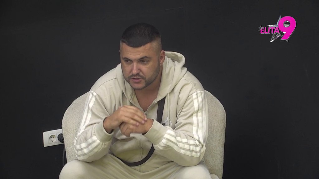 Sramota me je da je držim za ruku i da šetamo: Asmin ponovo progutao Majine najstrašnije uvrede, ne zna zašto joj oprašta! (VIDEO)