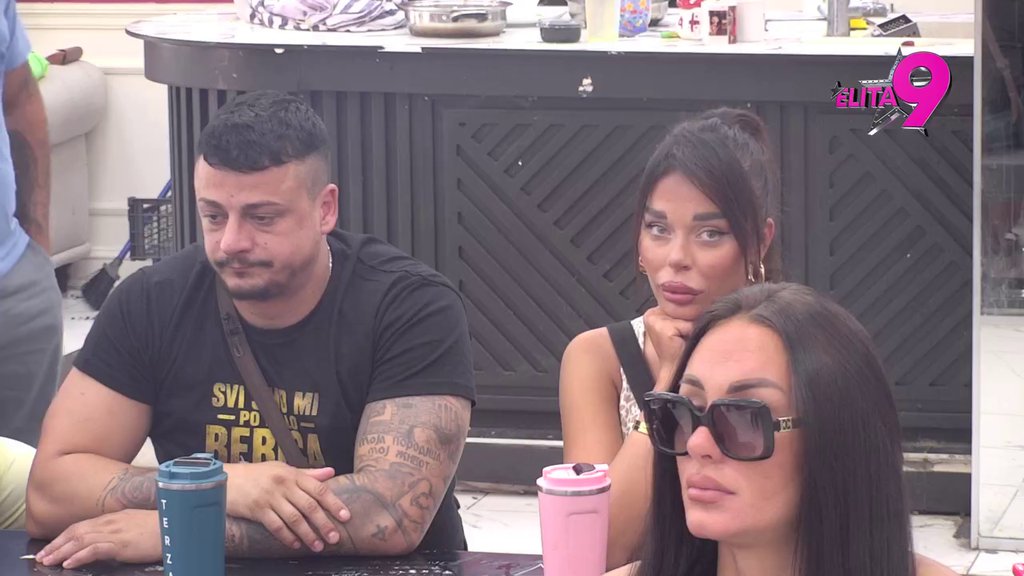 ONA JE FUNJARSKI, PERFIDNO TRAŽIO NJU POGLEDOM: Stanija raskrinkala Asmina, otkrila da joj je Sofija priznala od kada traje njeno OČIJUKANJE sa Durdžićem! (VIDEO)