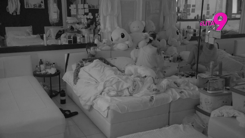 POPUŠTAJU KOČNICE! Filip uleteo kod Aneli u krevet, a ona ne može da sakrije emocije: Ti si moj tip muškarca! (VIDEO)