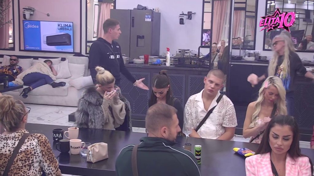 Ukućani ne prestaju da kiomentarišu Bilju i Velju! Sandra osula paljbu: On je klinac 19 godina, jedva punoletan (VIDEO)