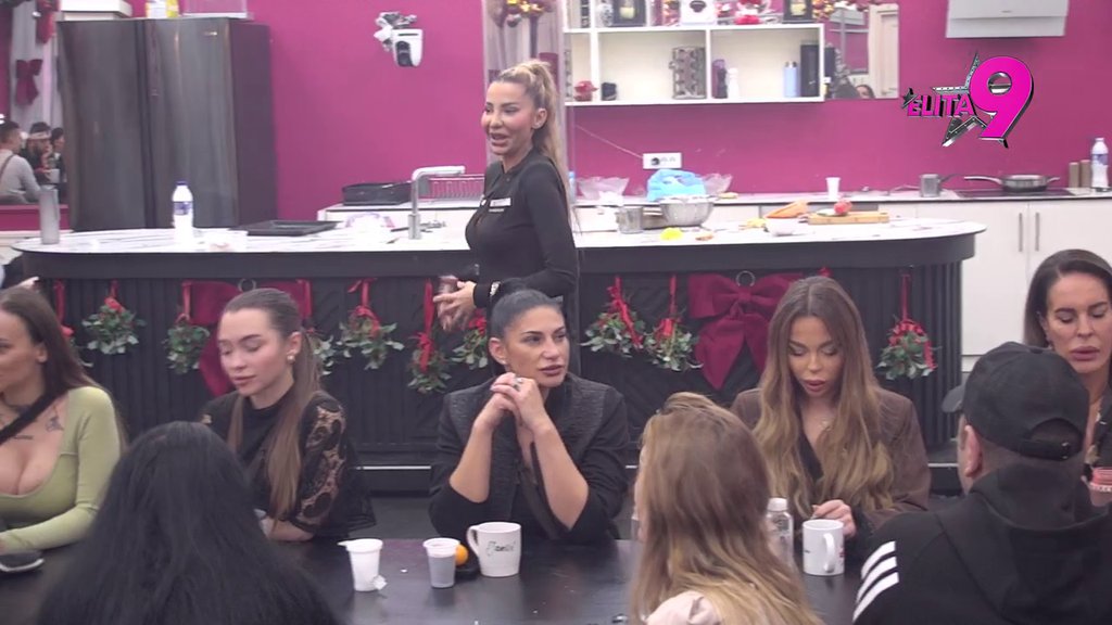 PRIJATELJSTVO SE RASULO U PARAMPARČAD: Anđelo zamerio Mini što je Anitu stavila ispred njega, pala mu očima kao nikada do sad: NIJE ME ISPOŠTOVALA! (VIDEO)