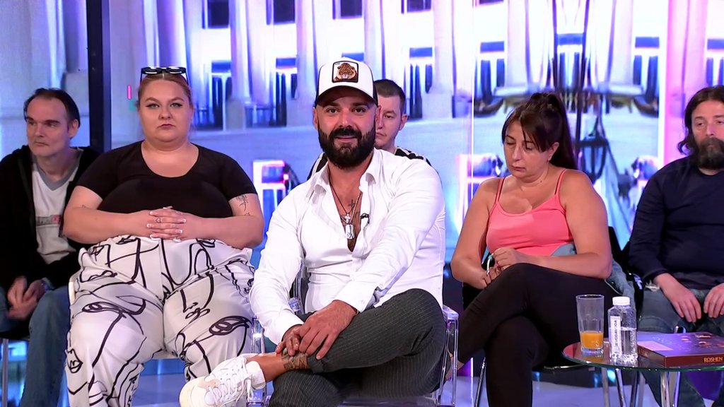 Ozbiljan čin imate u toj vojsci, ugasite grupu: Javio se Gastozov glavni admin, pokušao da ponizi Karića, on ga vratio na fabrička podešavanja (VIDEO)