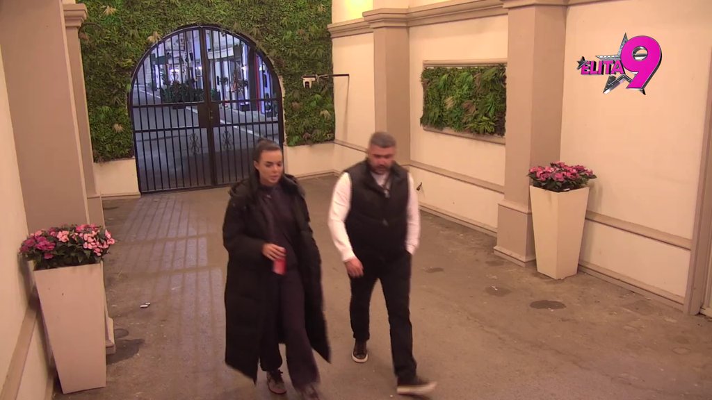 Hoće da crknu jer šetamo: Alibaba izgasirao Anitu kao nikad do sada, udeljuje joj komplimente kao lud! (VIDEO)