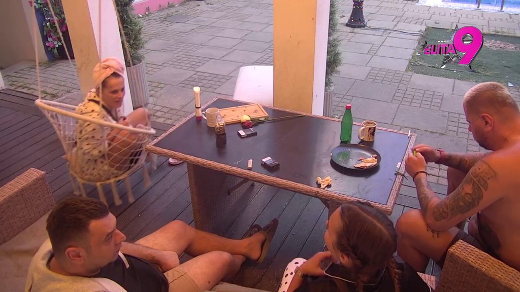 Ukupno 13 muškaraca, ovo svet nije video! Janjuš izrešetao Saru Stojanović zbog ljubavnih izbora, dodelio joj očinske savete! (VIDEO)