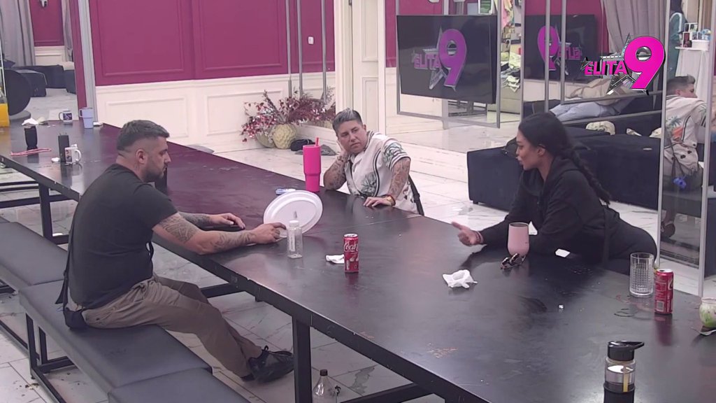 PROVOKACIJE SE SAMO NIŽU: Maja tvrdi da ima keca u rukavu koji može da sravni Asmina sa zemljom, on skupio petlju, pa joj ODBRUSIO! (VIDEO)