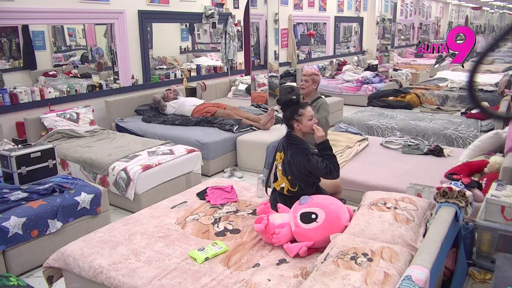 Ori se spavaća soba! Uroš nastavio da rastavlja Maju na činioce: Ti nemaš stav, tebi samo stavljaju (VIDEO)