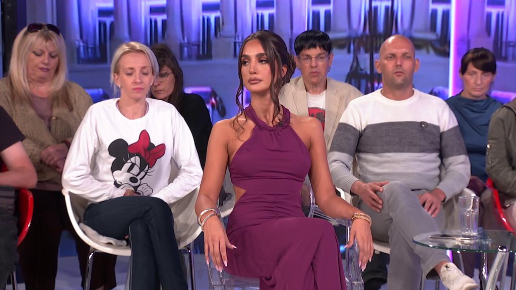 Brutalan kanal Anđele Đuričić: Gledateljka je unakazila za sva vremena i podsetila na greške, ona otkrila da li će se tetovirati s Gastozom! (VIDEO)