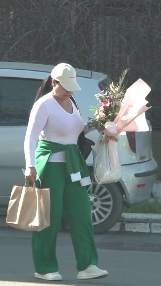 Dok Miki Dudić u Eliti pljuje snajku, ovako žive Zlata, Ena i Peja: Pevačica ubacila u turbo brzinu, a tek da vidite šta zaljubljeni par radi NASRED ULICE (PAPARACO)