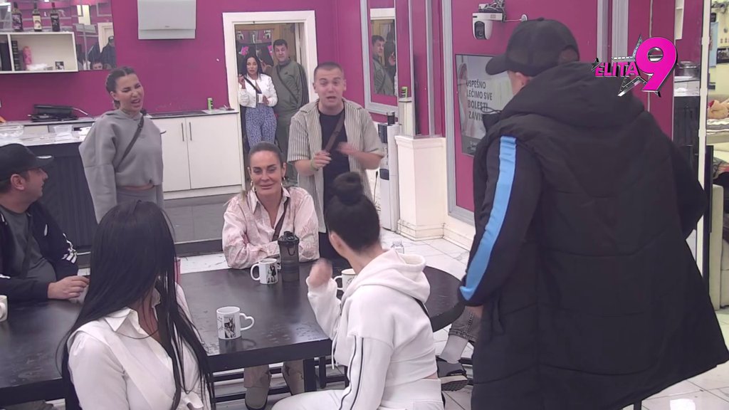 Totalna podela! Aneli na stubu srama zbog prisnog plesa sa Terzom, učesnici poskakali na noge: Pokazuje sve nemoralno, ova dva klipa su DOKAZ (VIDEO)