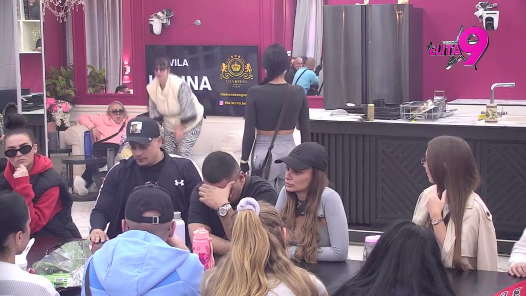 Najavljujem spektakl, usko i polugolo! Asmin jednim potezom podgrejao Maju Marinković, ona nije ostala imuna (VIDEO)