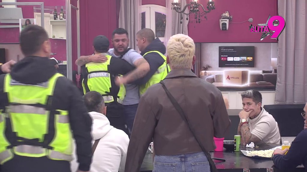 KARAMBOL! Maja nasrnula na Uroša, HAOS EPSKIH RAZMERA zbog Takija i Šarenog! Obezbeđenje jedva uspeo da ih razdvoji (VIDEO)