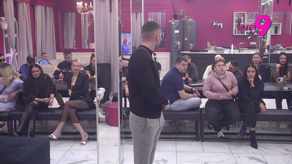 U krevetu sam je lizao po vratu: Anđelo priznao u kom izdanju ga Kačavenda najviše loži, otkrio da je Krstijan Grej za njega i njegove fetiša mala beba! (VIDEO)